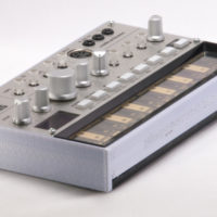 Korg Volca 'standard' case, silver edition - details on pimpyourvolca.com Korg Volca 'standard' case, silver edition - details on pimpyourvolca.com